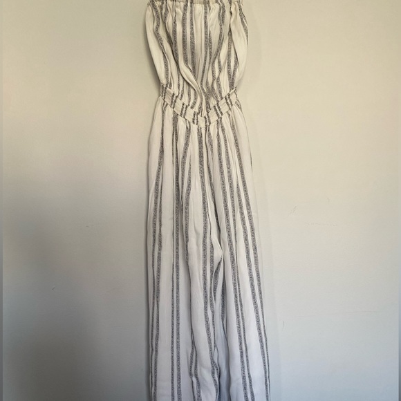 White jumpsuit with strips from urban outfitters - Picture 2 of 3